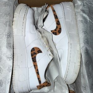 Nike Air Force 1 Pixel SE